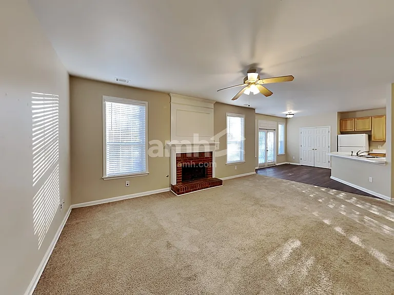401 Lochmere Ct — Photo 6