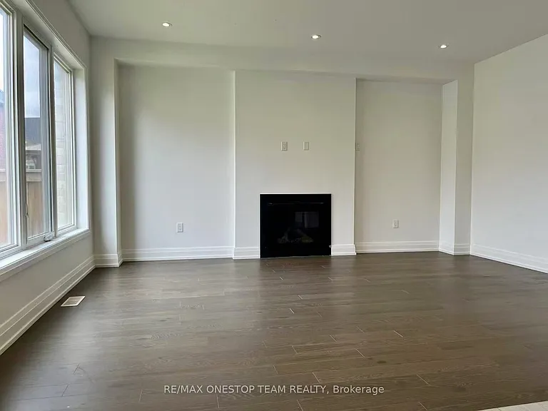 24 Pennine Dr — Photo 10