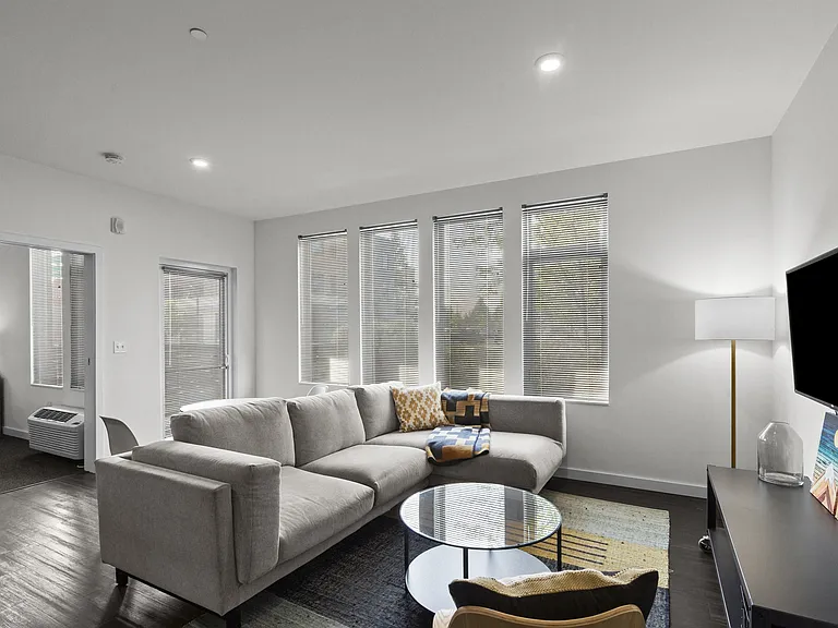 Range Apartments — Photo 3