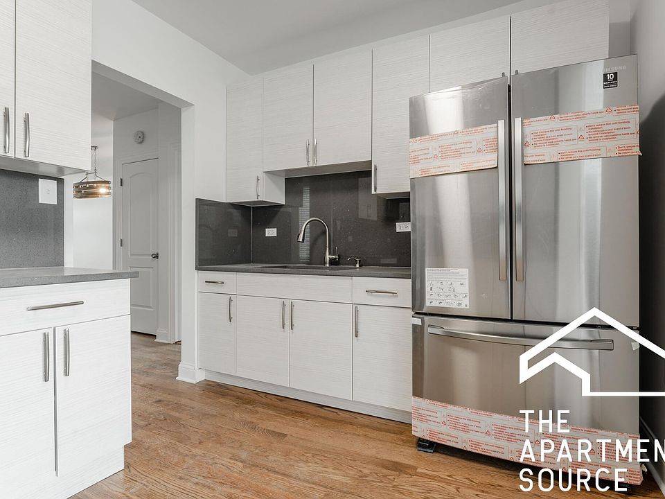 1st image of 2922 N Rockwell St #72zfzb80t