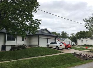 300 Cottonwood St, Bennet, NE 68317