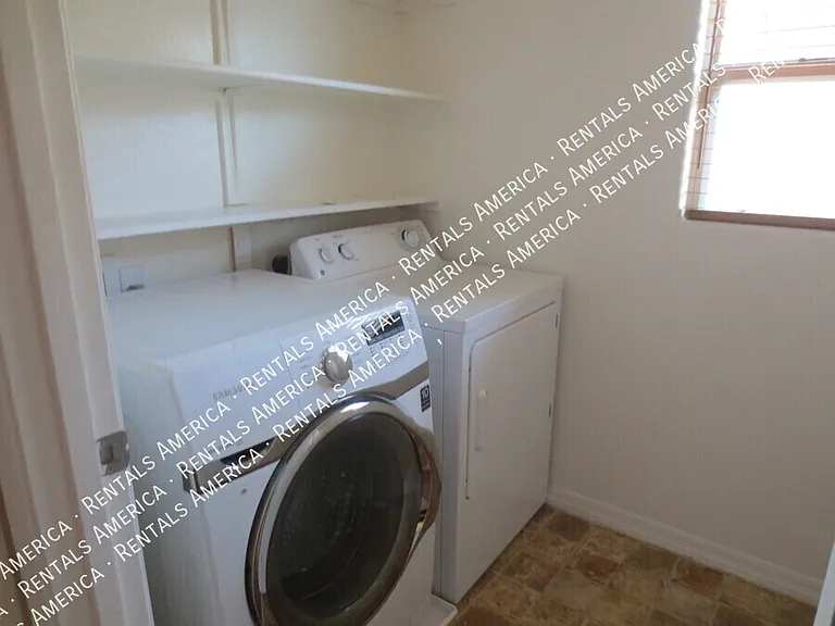 1670 E Elgin St — Photo 11