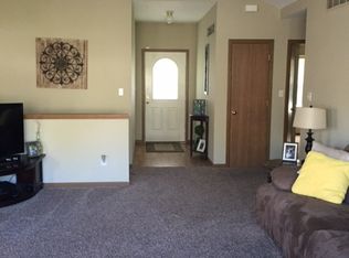 1712 SW Hidden Valley Dr, Topeka, KS 66615