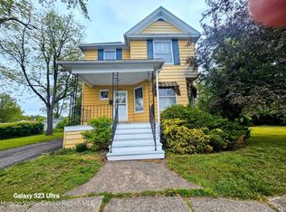 16 Oakwood Blvd, Hudson, NY 12534