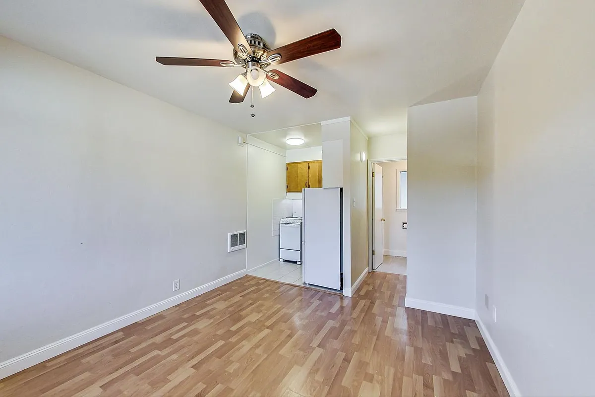 Building Photo - 5471 Vicente Way