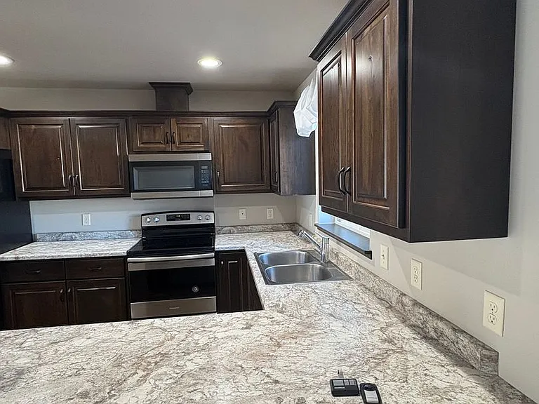 203 N Camelot Ln — Photo 4