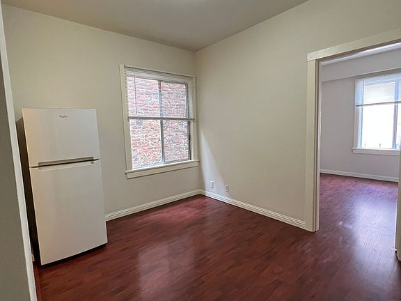 2nd image of 826 Jackson St APT 307