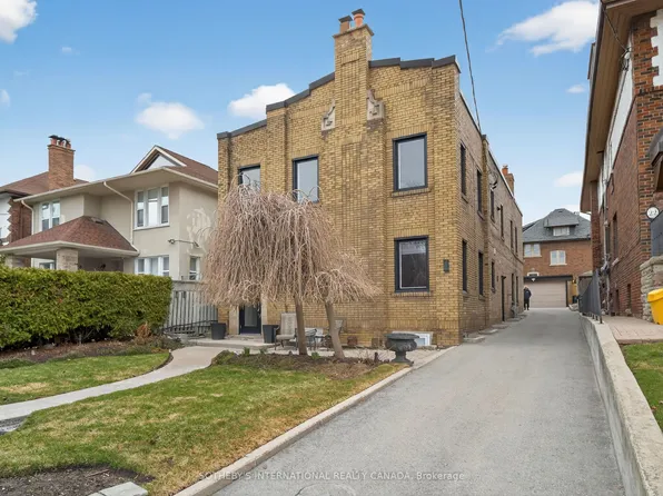 24 College View Ave #1B, Toronto, ON M5P 1J4