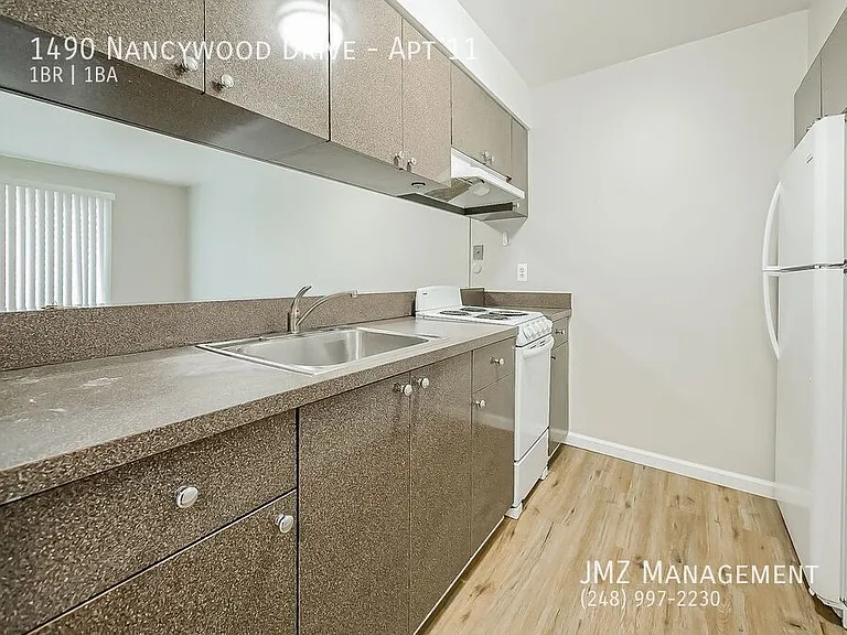 1490 Nancywood Dr #11 — Photo 5