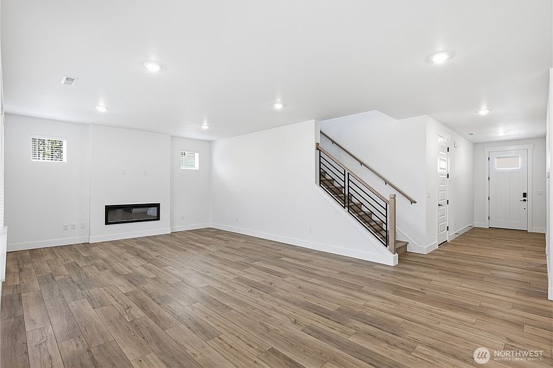 5th image of 20302 165th Street E