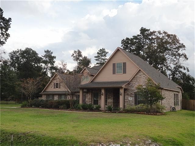 This great single story home is located in Crighton Woods.