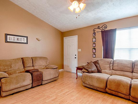 4th image of 2620 Bainbridge Way