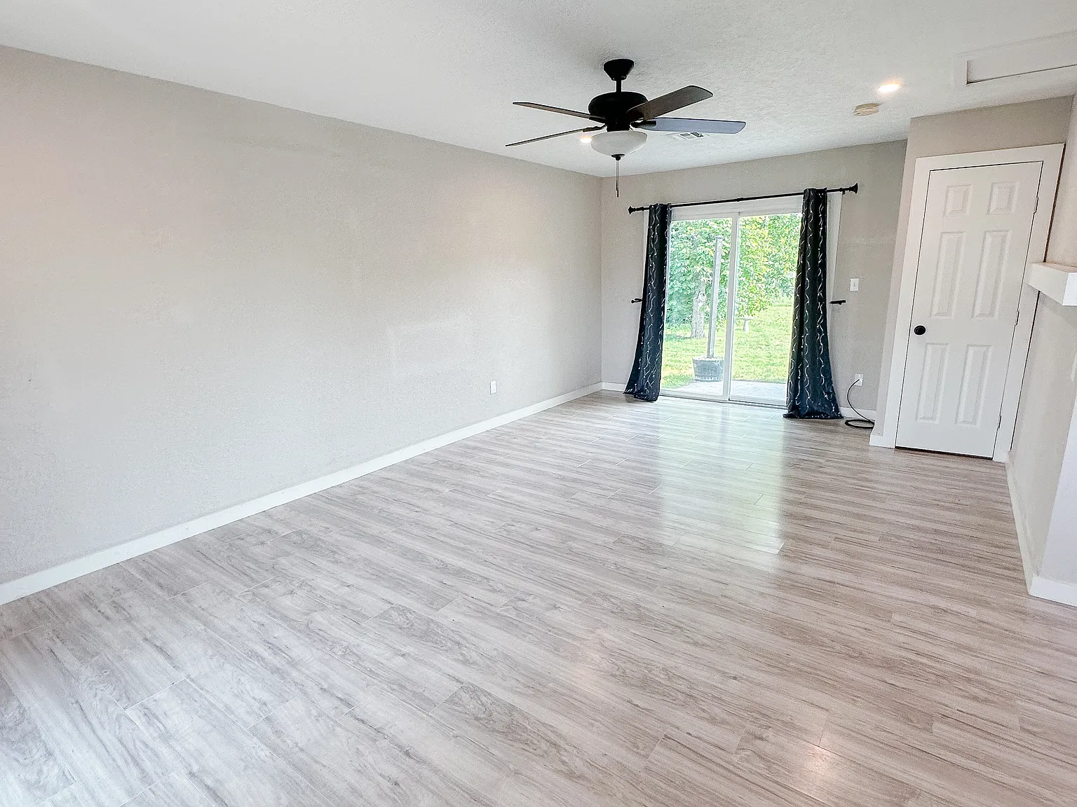 3 bed, 1200 sqft, $1,250 — Photo 2