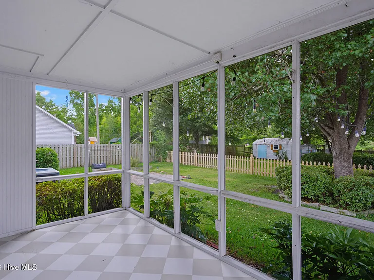 46 Holland Dr — Photo 36