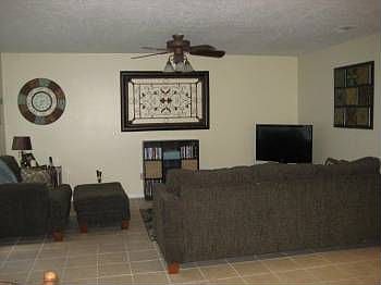 3rd image of 211 Richards St