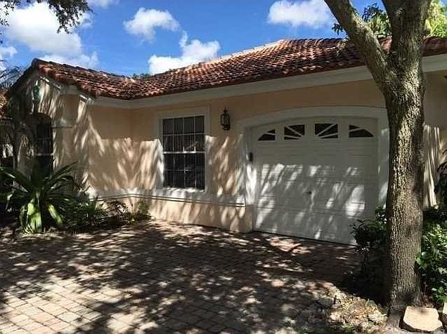 1st image of 915 Garnet Cir