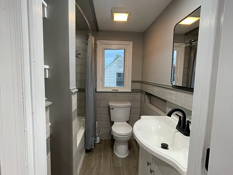 1072 Bordentown Ave — Photo 4