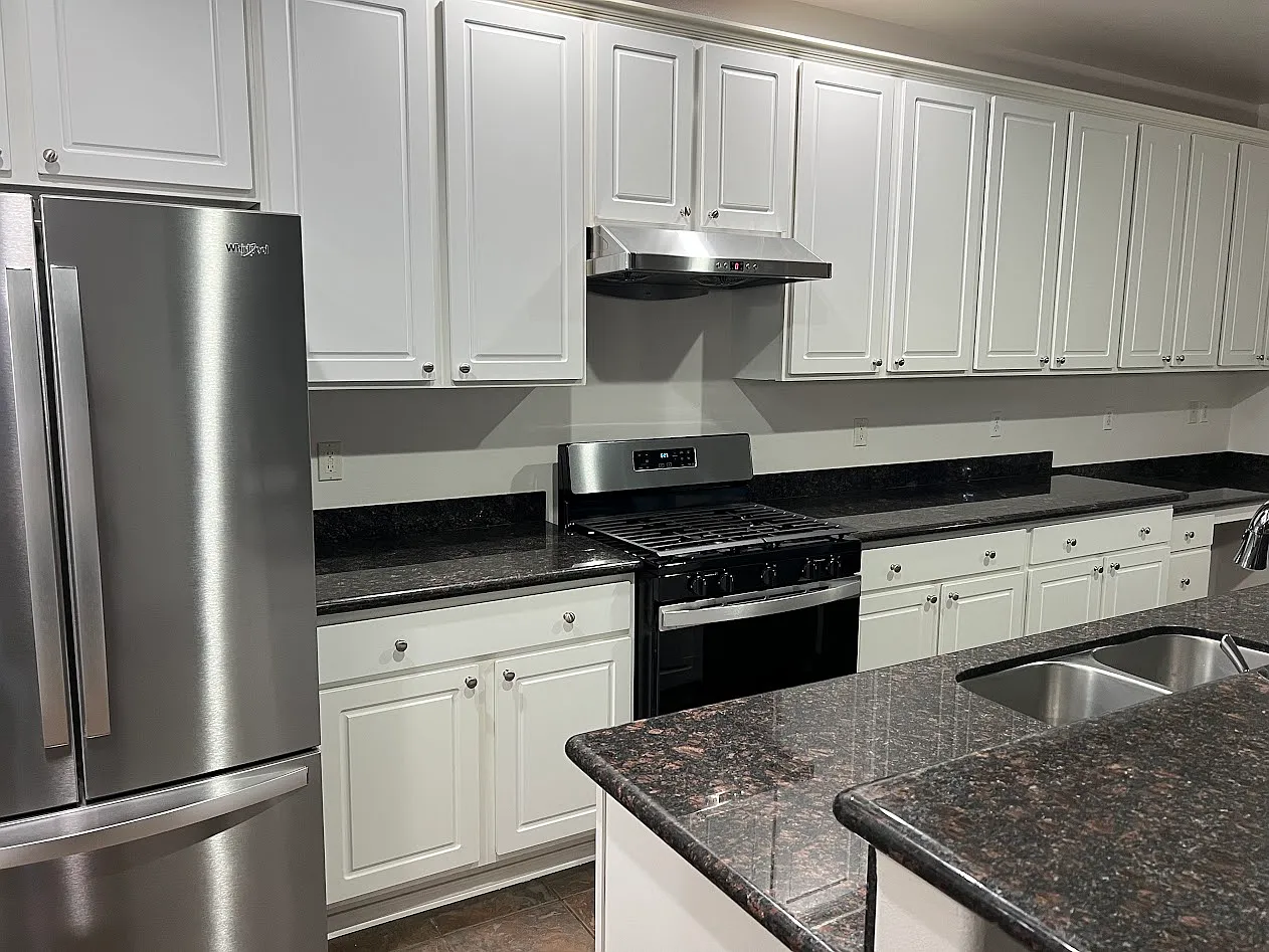 4 bed, 2.5 bath, 3170 sqft, $4,695 — Photo 3