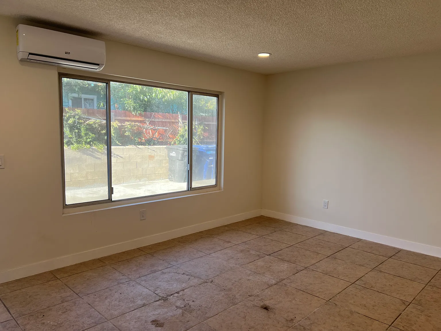 2 bed, 900 sqft, $2,300 — Photo 3