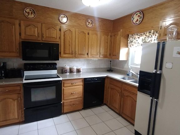 3rd image of 126 Crockett Ct