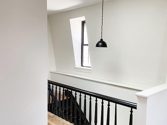 3rd image of 4-203 S Liberty St #4