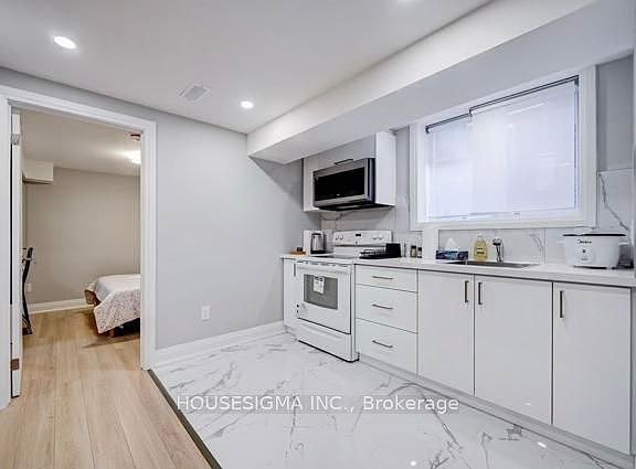 3rd image of 28 Earlton Rd #Basement