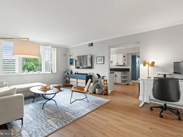 4225 N Henderson Rd APT 301, Arlington, VA 22203