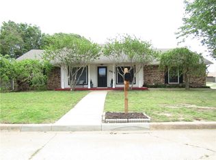 2612 Crystal Dr, Moore, OK 73160