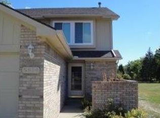 5874 Niles St, Troy, MI 48098