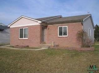 28890 Felician St, Roseville, MI 48066