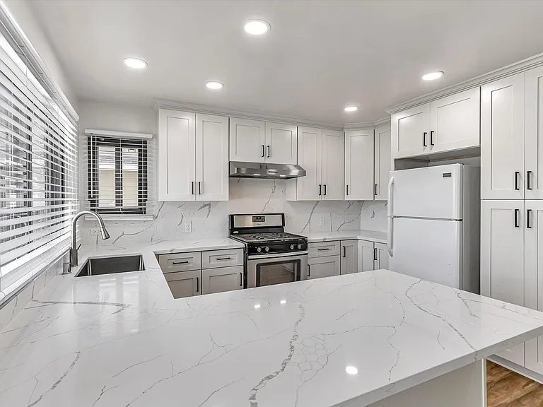 1680 Chestnut St — Photo 13