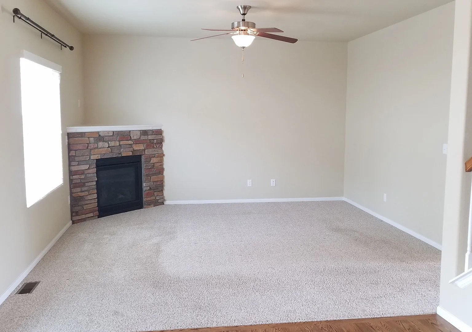 Beautiful 4/3/2 Fountain Valley Home Close to Ft Carson and Peterson AFB — Photo 4