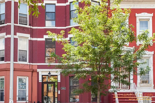 Rented by aptsandlofts.com | media 27