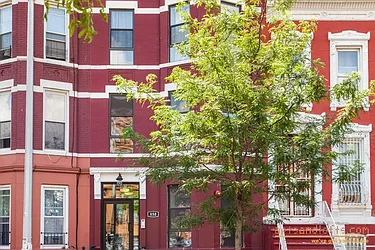 Rented by aptsandlofts.com