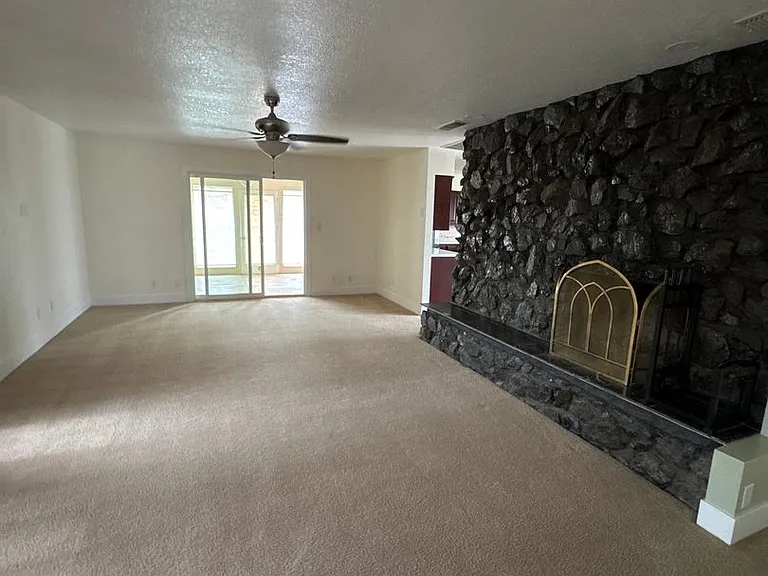 1317 Lexington Rd — Photo 4