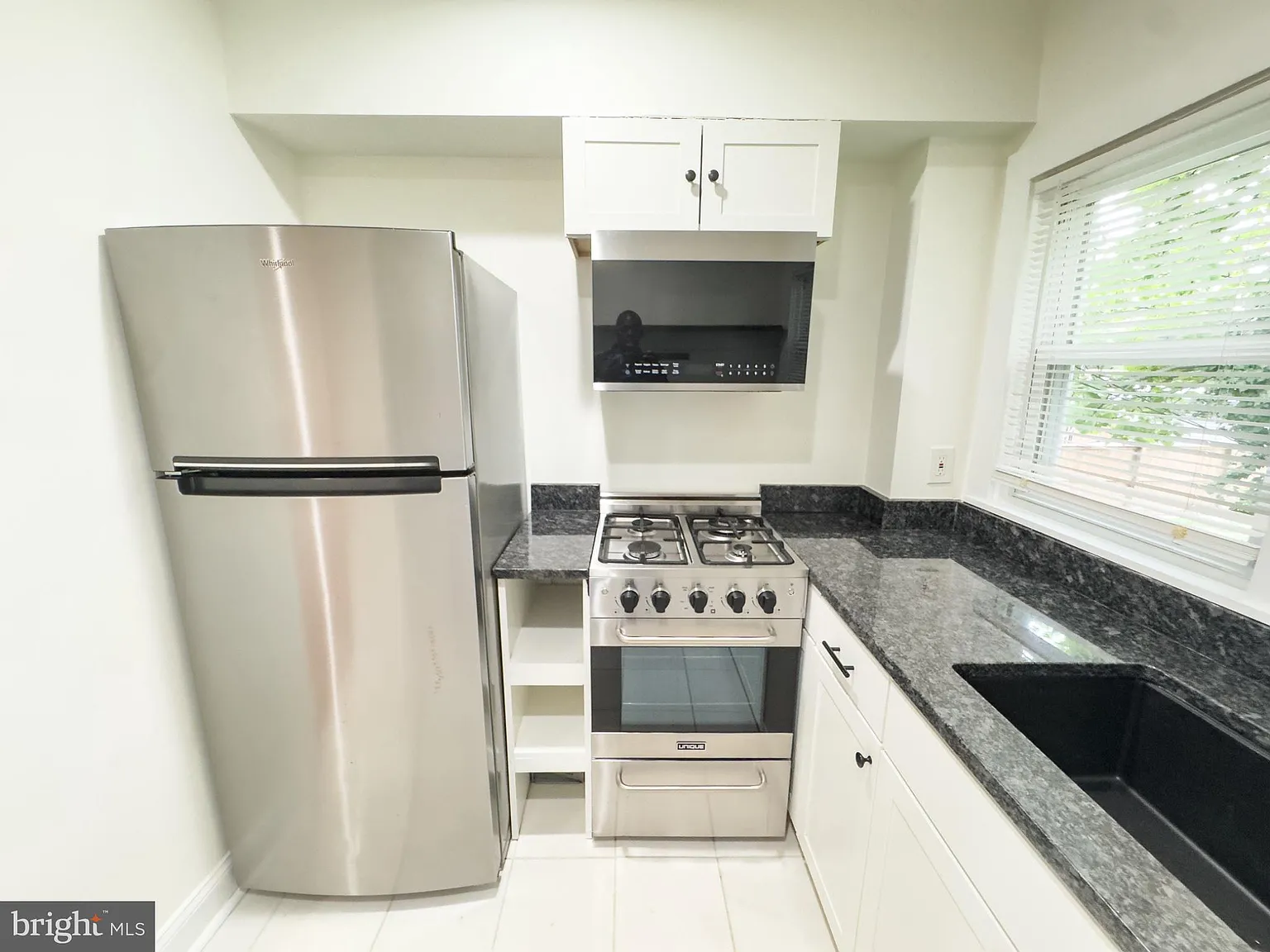 1 bed, 1.0 bath, 800 sqft, $1,900 — Photo 3