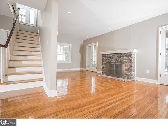 5th image of 832 Lindale Ave