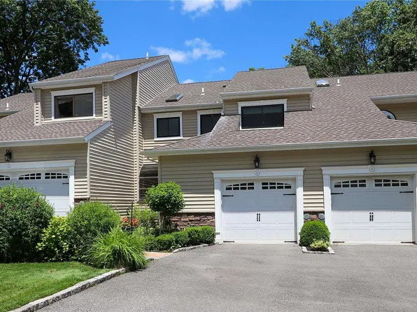 47 Villas Circle #47, Melville, NY 11747