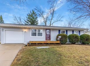 6323 Crestridge Ave SW, Cedar Rapids, IA 52404