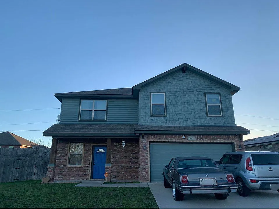 Building Photo - 2801 Curtis Dr