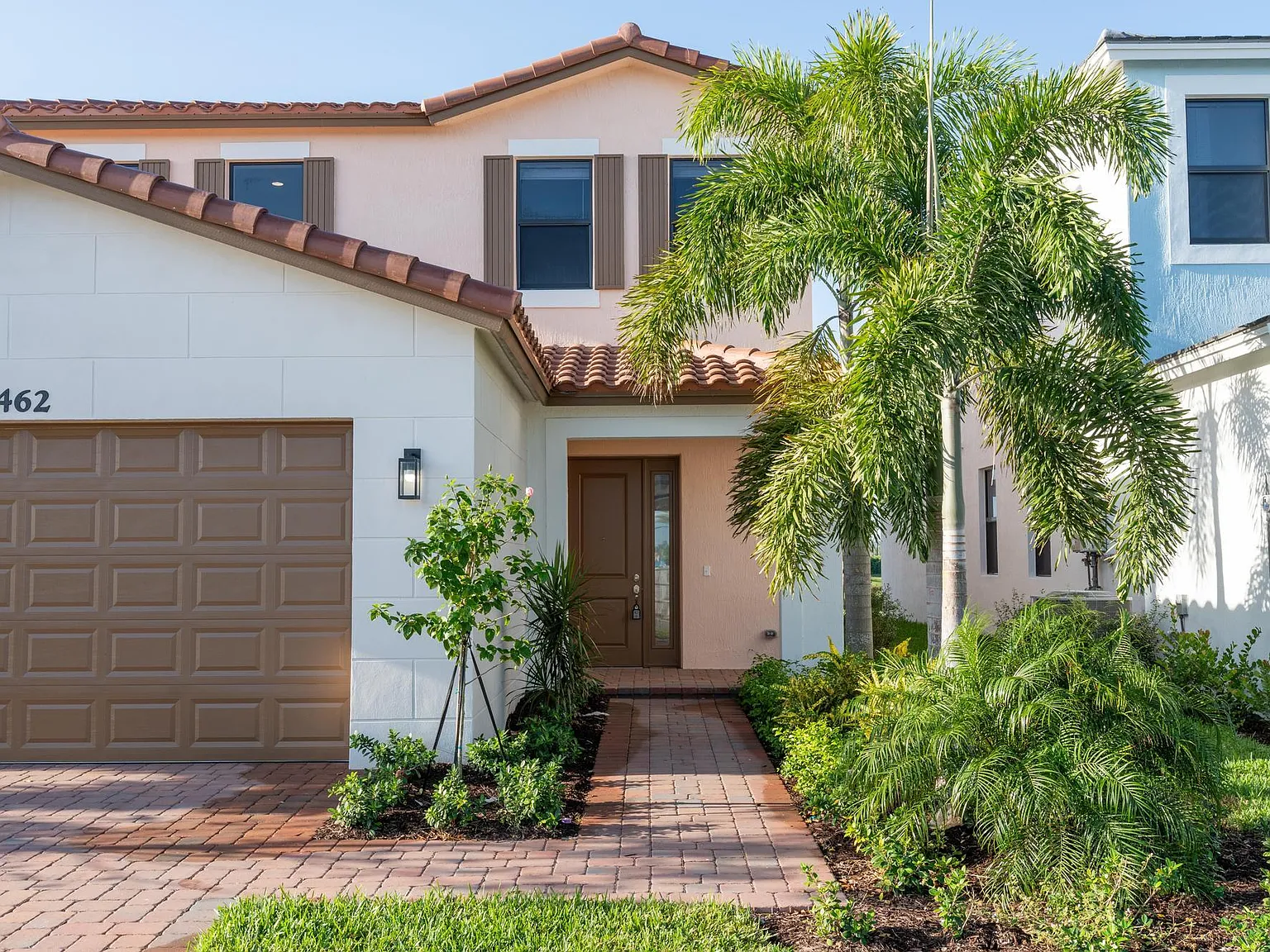 5 bed, 3.5 bath, 2750 sqft, $4,200 — Photo 2