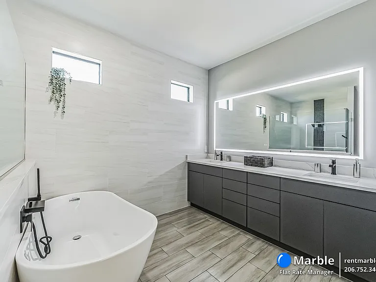 4618 Catalina Ln — Photo 9