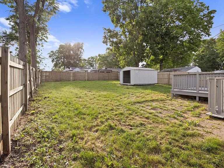 110 S Conrey St — Photo 8