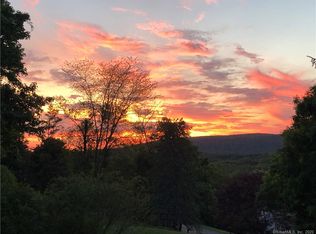 17 Columbia Dr, New Fairfield, CT 06812