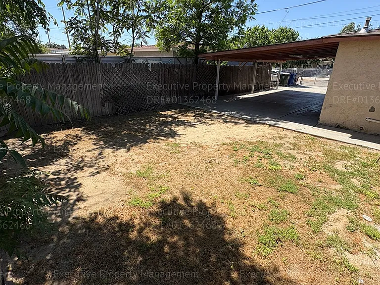 820 Moore St — Photo 7