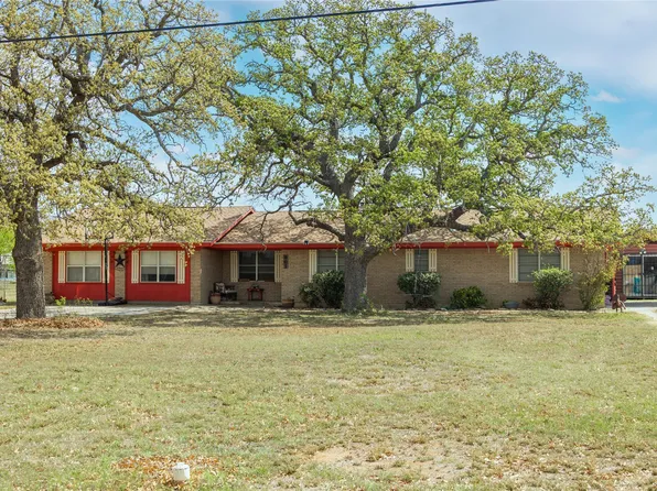 401 S 6th St, Bangs, TX 76823