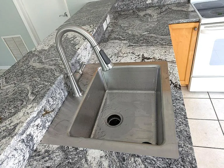 Large kitchen stainless steel sink & pull down faucet