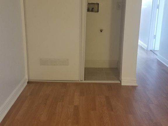 5th image of 2637 S Manhattan Pl