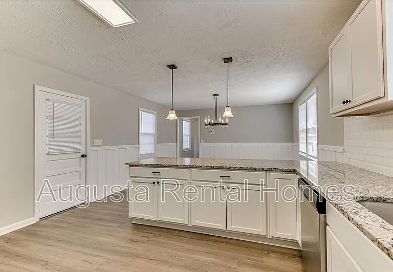 3210 York Dr — Photo 19