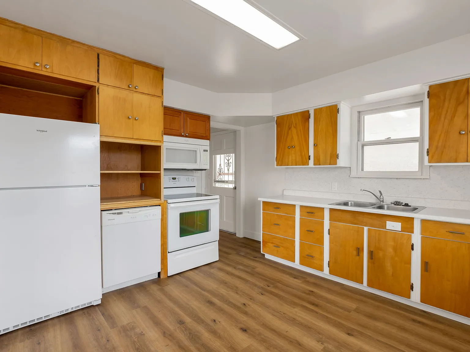 3 bed, 1782 sqft, $2,195 — Photo 2